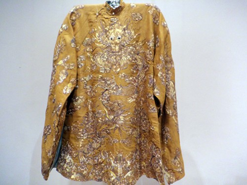 В Ханое представлены коллекции старинных традиционных платьев «аозай» - ảnh 1
